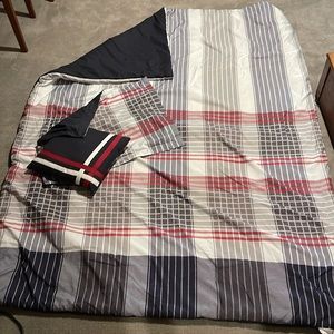 Twin Size Comforter w/Sham & Pillow